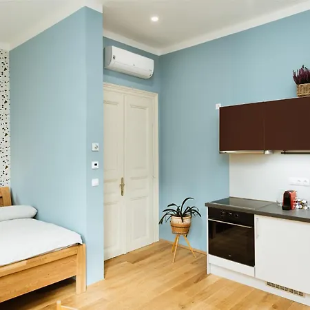 Dream Blue In Centrewenceslas Sq In Walk * براغ